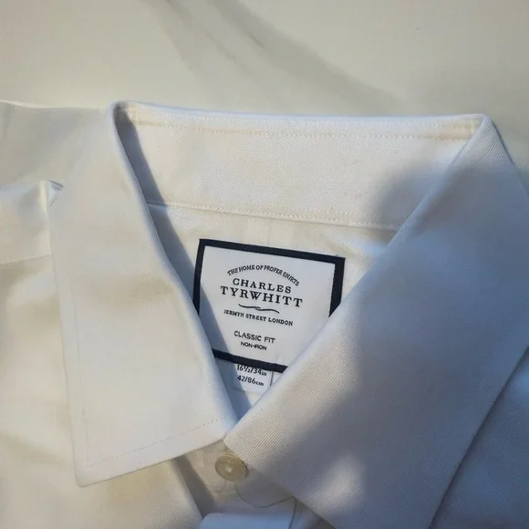 Charles Tyrwhitt Classic Fit White Shirt - Picture 2 of 6